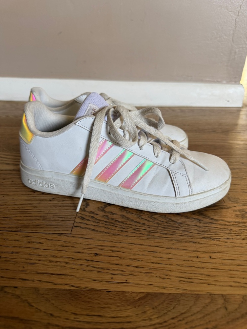 adidas Grand Court Sneakers with Iridescent Stripes, Women’s Sz 5.5 Kids 4